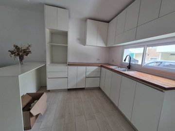 VENTA CASA EN POZO 3 AMB  BARRIO CERRADO / PERMUTA