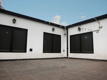 Casa 3 dormitorios en Venta, Los Hornos con Pileta