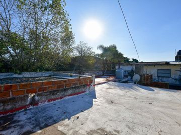 CASA MAS CONSULTORIOS EN FLORENCIO VARELA. PERMUTA
