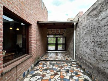 VENTA CASA 4 DORM - B° LOS PERALES