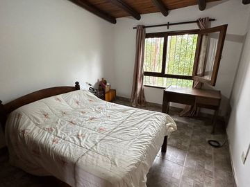 VENTA CASA 4 DORM - B° LOS PERALES