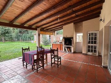 VENTA CASA 4 DORM - B° LOS PERALES
