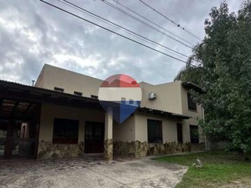 VENTA CASA 4 DORM - B° LOS PERALES
