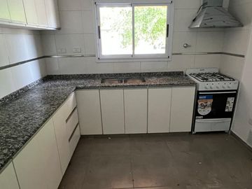 casa en venta a estrenar en lujan barrio privado