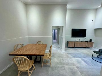 CASA EN VENTA A ESTRENAR 2 DORMITORIOS Y JARDIN