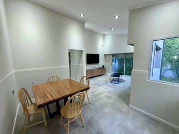 CASA EN VENTA A ESTRENAR 2 DORMITORIOS Y JARDIN