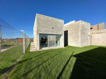 VENTA CASA A ESTRENAR AMPLIA Y LUMINOSA