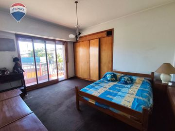Venta PH con balcones y terraza en Villa Ballester