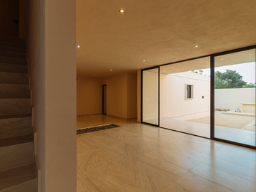Venta Casa en Cholul Mérida, con recámara en PB, equipada.