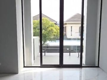 Dijual Rumah Baru Gress Woodland Citraland 2LT LB325m 5KT Dekat Gwalk dan Pakuwon Mall Surabaya Barat