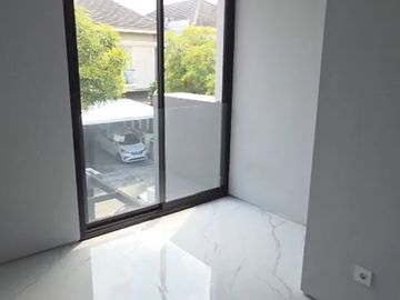 Dijual Rumah Baru Gress Woodland Citraland 2LT LB325m 5KT Dekat Gwalk dan Pakuwon Mall Surabaya Barat