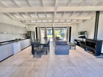 Oportunidad | casa amoblada | Condominio sector sur Maitencillo