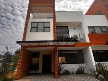 Casa en condominio en venta en Santa María Magdalena Ocotitlán, Metepec, México