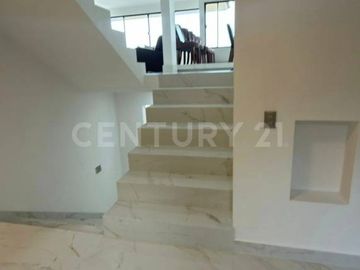 CASA EN VENTA REMODELADA EN COL. COLINAS DE SAN JERONIMO EN MONTERREY