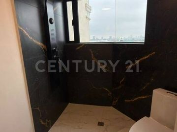 CASA EN VENTA REMODELADA EN COL. COLINAS DE SAN JERONIMO EN MONTERREY