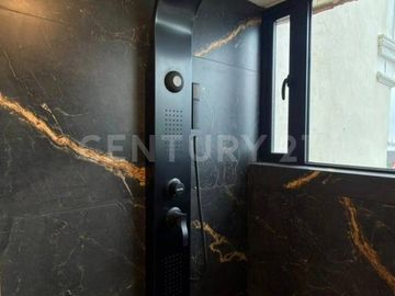 CASA EN VENTA REMODELADA EN COL. COLINAS DE SAN JERONIMO EN MONTERREY