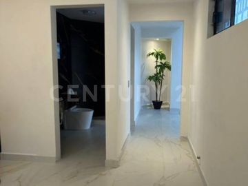 CASA EN VENTA REMODELADA EN COL. COLINAS DE SAN JERONIMO EN MONTERREY