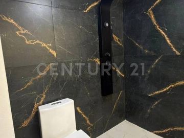 CASA EN VENTA REMODELADA EN COL. COLINAS DE SAN JERONIMO EN MONTERREY