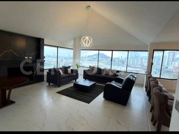 CASA EN VENTA REMODELADA EN COL. COLINAS DE SAN JERONIMO EN MONTERREY