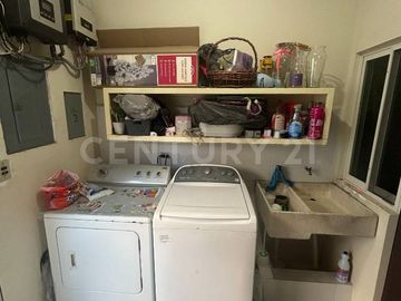 CASA EN VENTA EN COL. PALMAS DIAMANTE EN SAN NICOLAS DE LOS GARZA