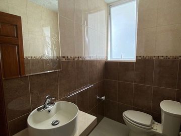 Casa en Renta en Lomas de Bellavista, con Vigilancia y 4 Recámaras