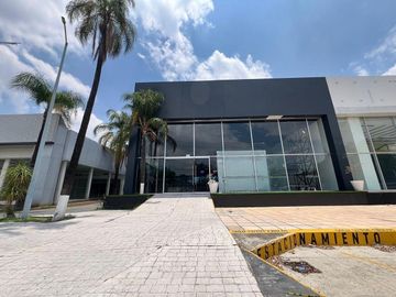 LOCAL COMERCIAL EN RENTA  AV. VALLARTA ZONA DE AGENCIAS DE CARROS.