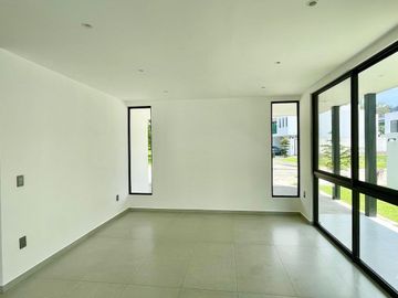 Casa Nueva en Renta en Los Robles — Coto Bonsái