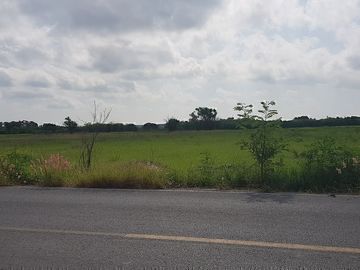 Terreno sobre carretera en Cadereyta