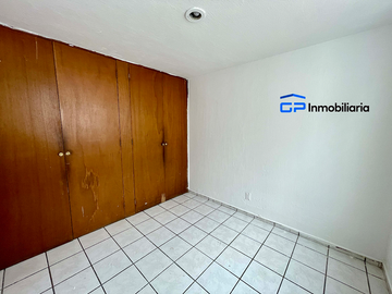 RENTA CASA DE UN SOLO PISO EN AVENIDA
