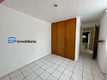 RENTA CASA DE UN SOLO PISO EN AVENIDA