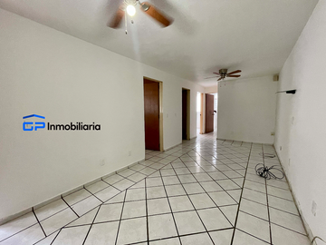 RENTA CASA DE UN SOLO PISO EN AVENIDA