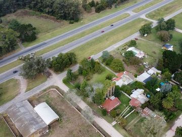 VENTA CASA 5 AMBIENTES PARQUE Y QUINCHO EN CAMET