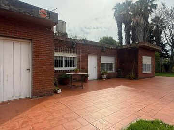 VENTA CASA 5 AMBIENTES PARQUE Y QUINCHO EN CAMET
