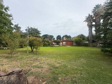 VENTA CASA 5 AMBIENTES PARQUE Y QUINCHO EN CAMET