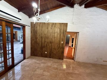 Alquiler Casa 2 Dorm, Jardín/Pileta Quincho Pilar