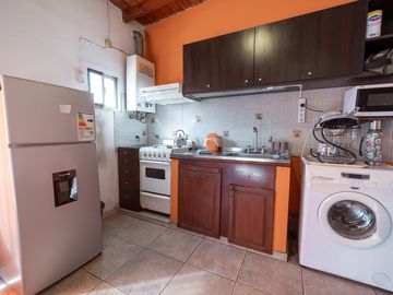 VENTA - CASA PASILLO UNICO 3 DORM + DPTO EN PA