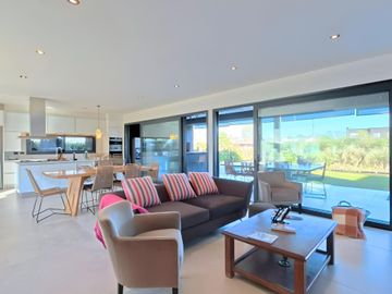CASA EN VENTA BARRIO PUERTOS-MARINAS AL AGUA