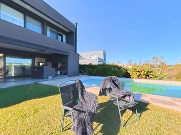 CASA EN VENTA BARRIO PUERTOS-MARINAS AL AGUA