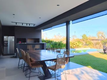 CASA EN VENTA BARRIO PUERTOS-MARINAS AL AGUA