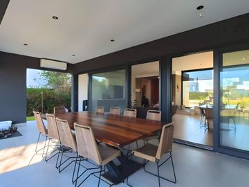 CASA EN VENTA BARRIO PUERTOS-MARINAS AL AGUA