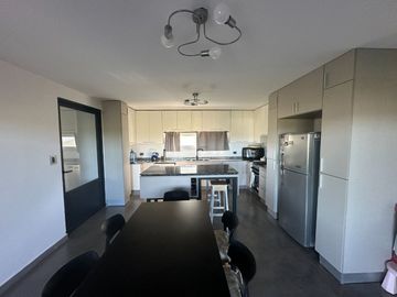 VENTA CASA VILLA DEL LAGO 3 DORM PILETA VISTA LAGO
