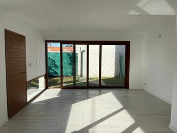 Duplex 3 dormitorios en VENTA - City Bell