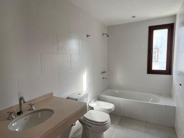 Duplex 3 dormitorios en VENTA - City Bell