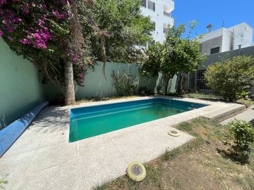 VENTA CASA 4 DORMITORIOS CON PILETA, CENTRO ESTE