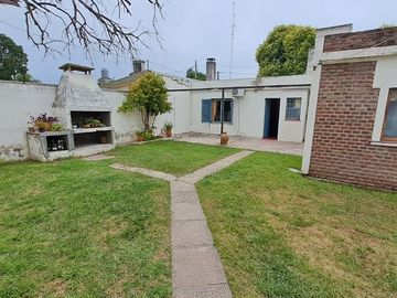 CASA VENTA 3 DORM. DON BOSCO COCHERA PATIO CORDOBA