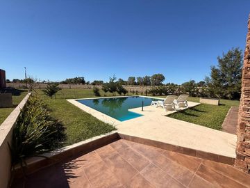 VENTA QUINTA MONTE: 4200M2, PILETA Y AMOBLADA