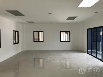 For rent or sale Factory 700 sqm in Bang Phli, Samut Prakan