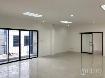 For rent or sale Factory 700 sqm in Bang Phli, Samut Prakan