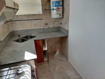 Alquiler Dpto 2 Amb. cochera. Castelar Centro