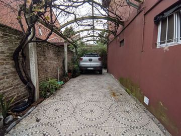 Vivienda multifamiliar + 3 locales